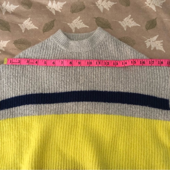 🤎 3/$25Garage Striped Color Block Cropped Knitted Sweater Size XS - Picture 9 of 12